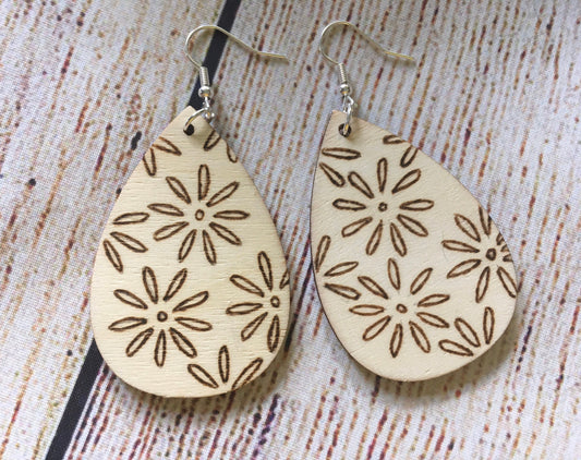 Wood burned earrings wood burned with daisy flower pattern.  Earrings have fishhooks and are teardrop shape.